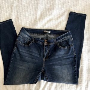 Women’s Encore skinny jeans with faded wash and light cat whiskers at front